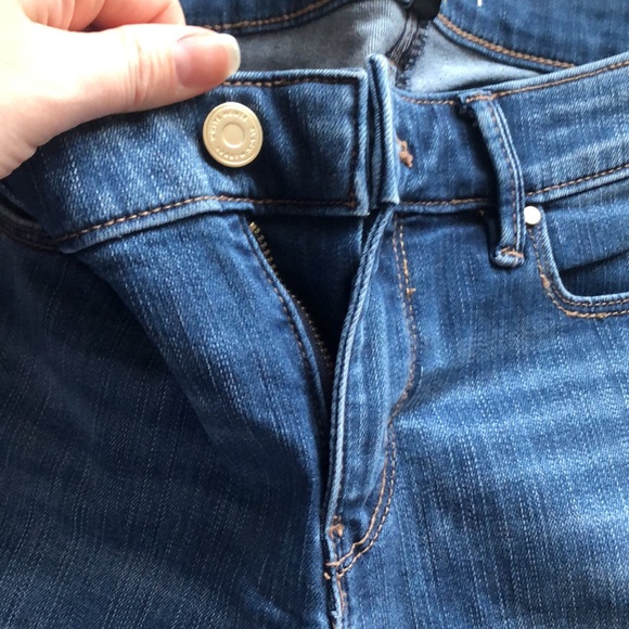 Classic-Rise Lace-Hem Skinny Ankle Jeans - Picture 7 of 10